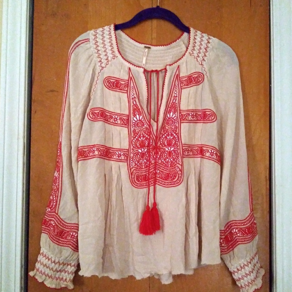 ❤Free People Embroidered Peasant Top❤ - Picture 1 of 4